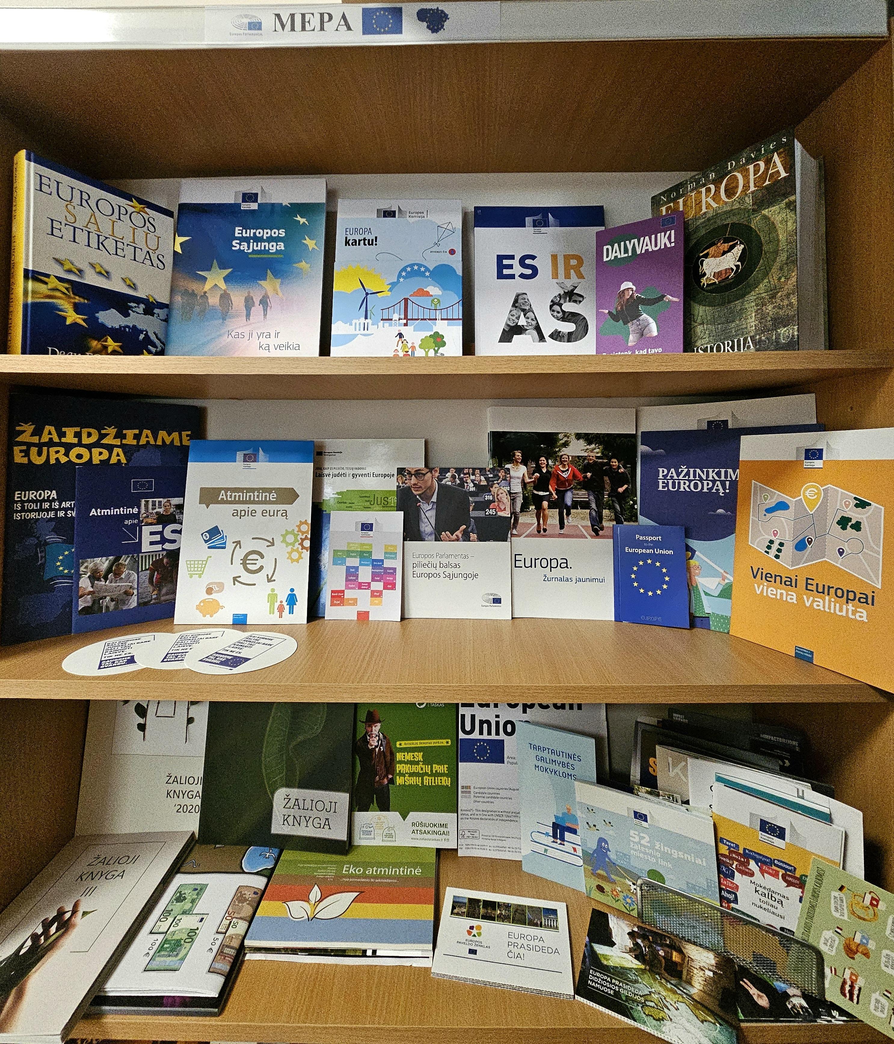 MEPA lentyna bibliotekoje – erdvė pažinti Europos Parlamentą